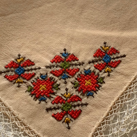 Handkerchief Set of 2, Red Embroidery on Beige Silk, Antique Rare Unique - Picture 7 of 11